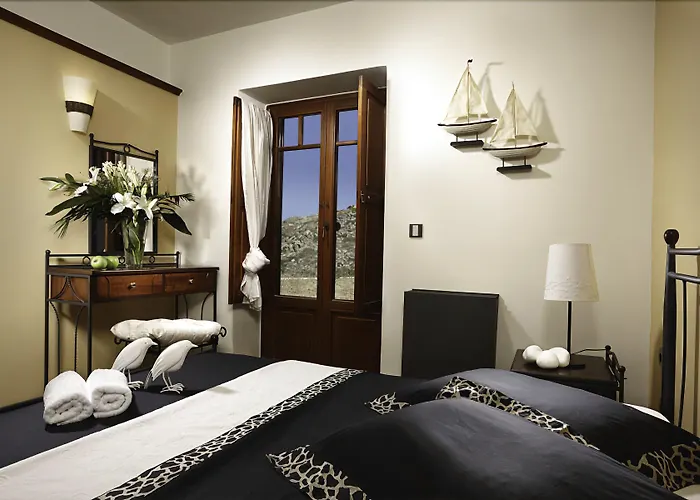 Paradise In Naxos Плака